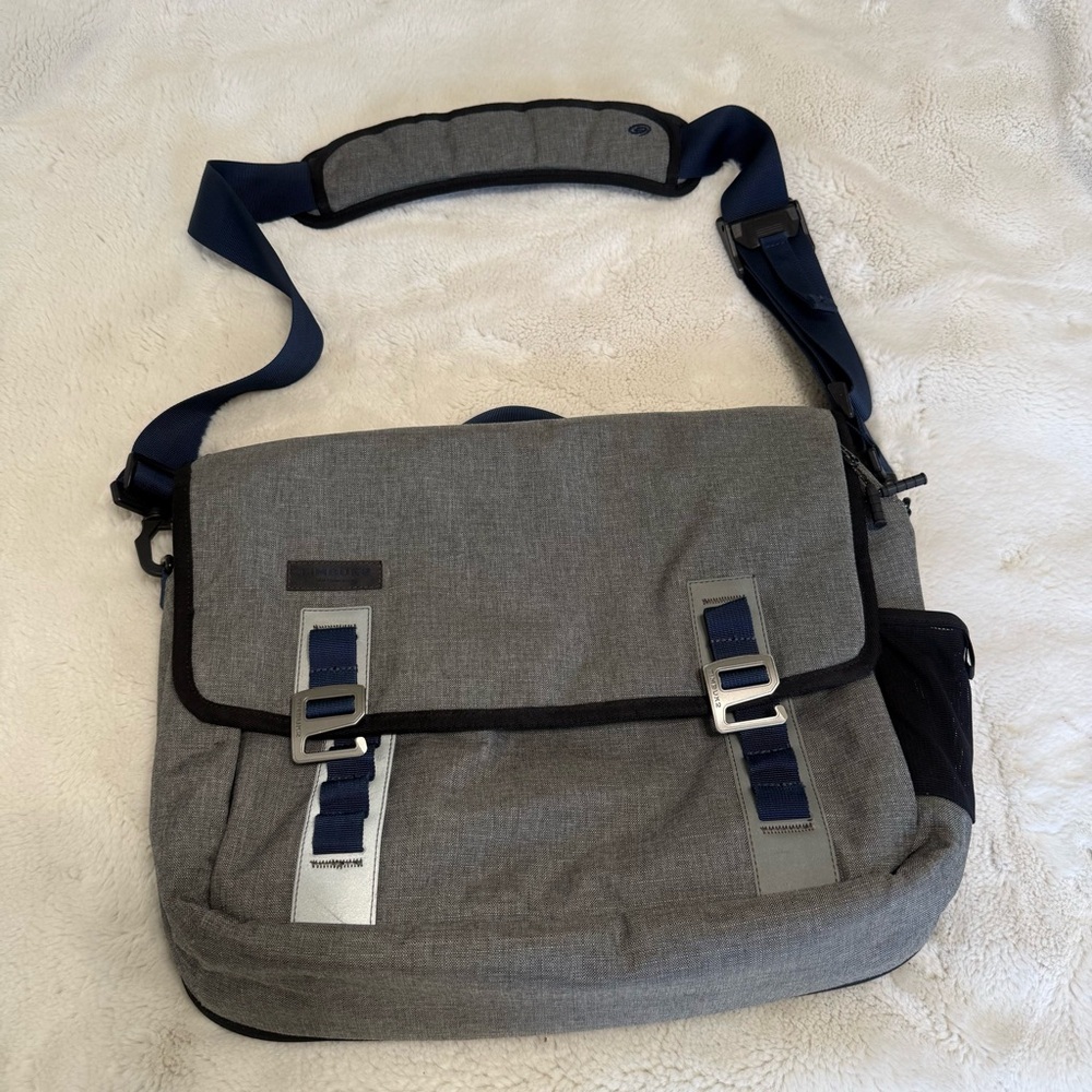 Timbuk2 Grey Messenger Bag with Navy Strap and Accents - Men's Casual Commuter